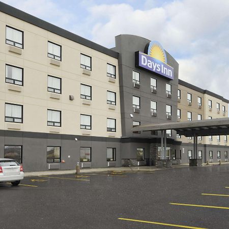 Days Inn By Wyndham Regina Airport West Exteriör bild