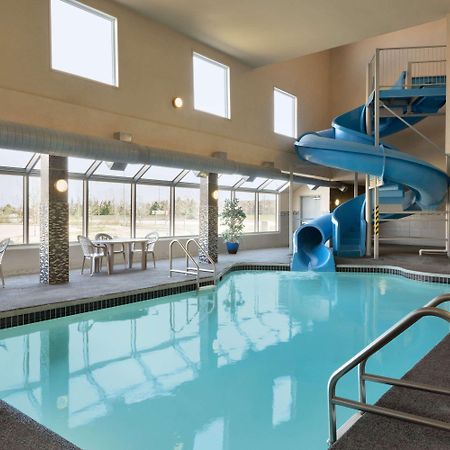 Days Inn By Wyndham Regina Airport West Exteriör bild
