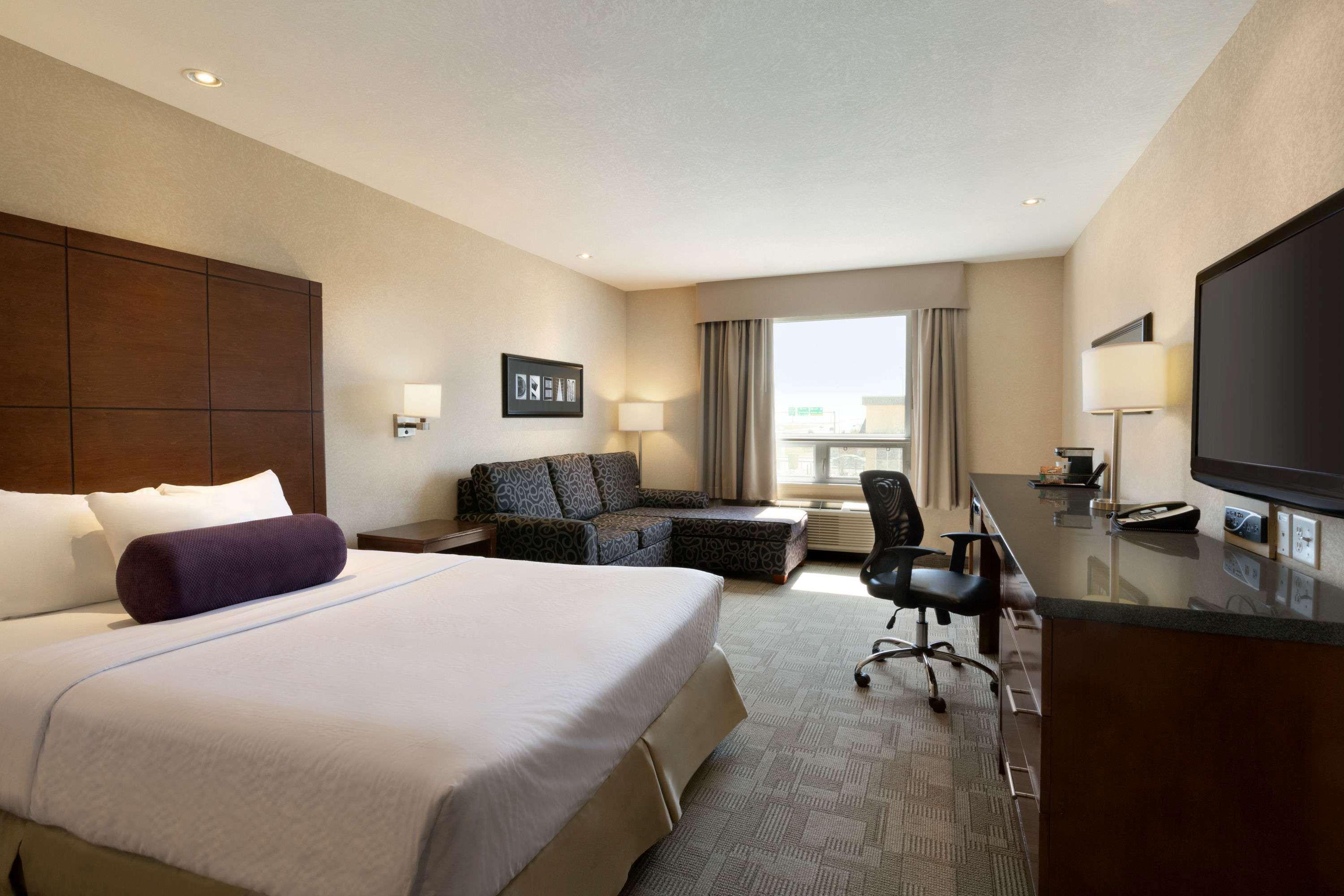 Days Inn By Wyndham Regina Airport West Exteriör bild