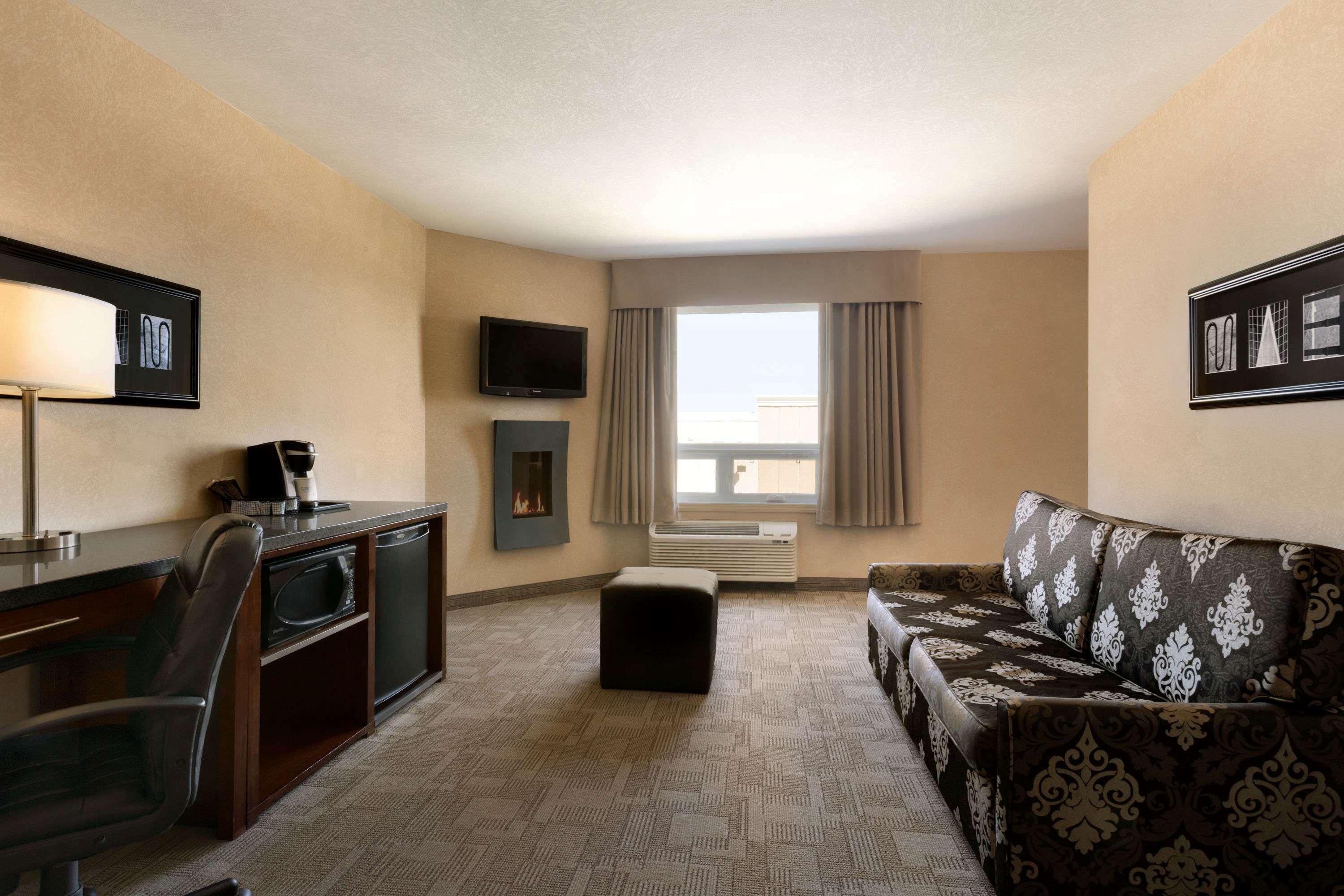 Days Inn By Wyndham Regina Airport West Exteriör bild