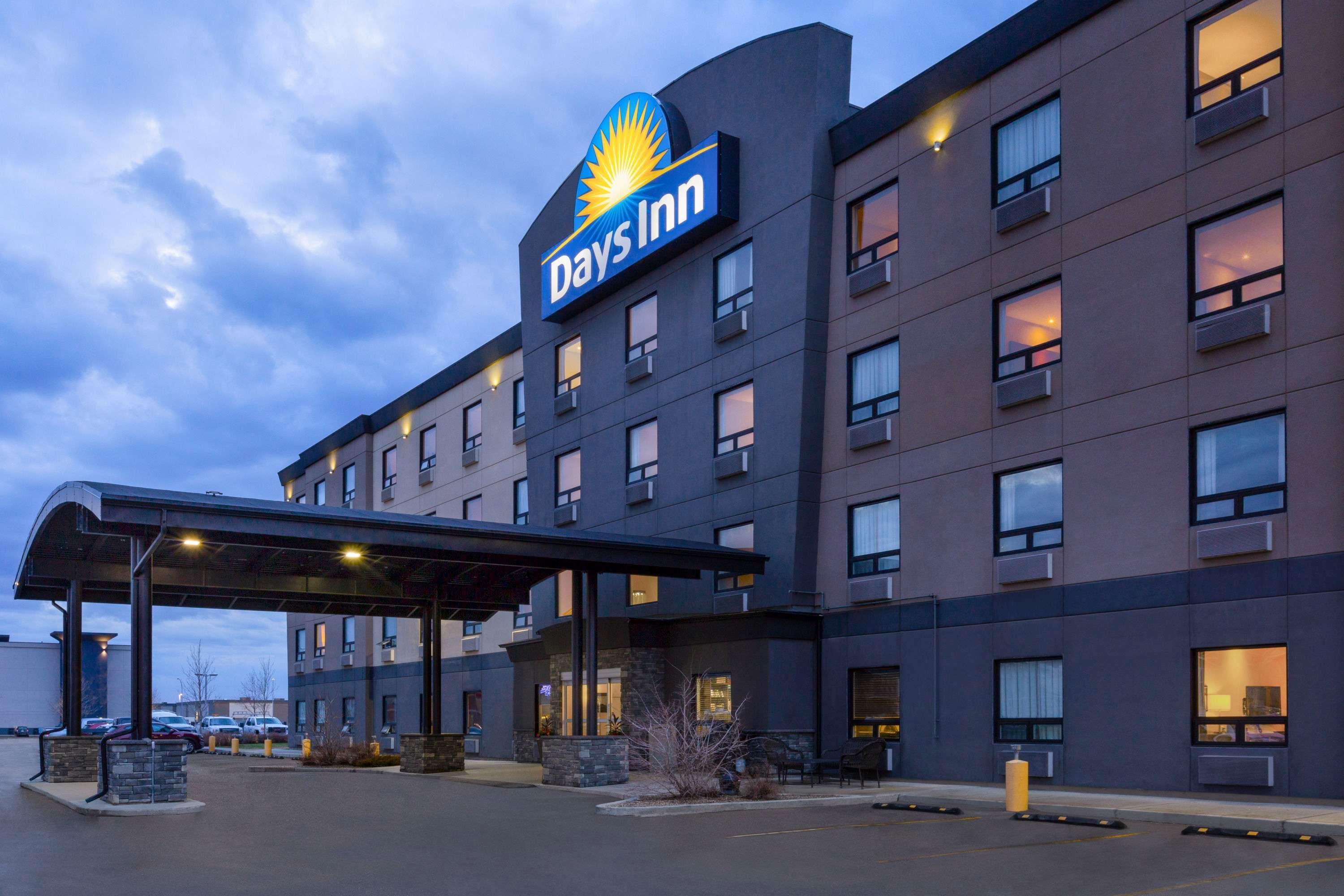 Days Inn By Wyndham Regina Airport West Exteriör bild