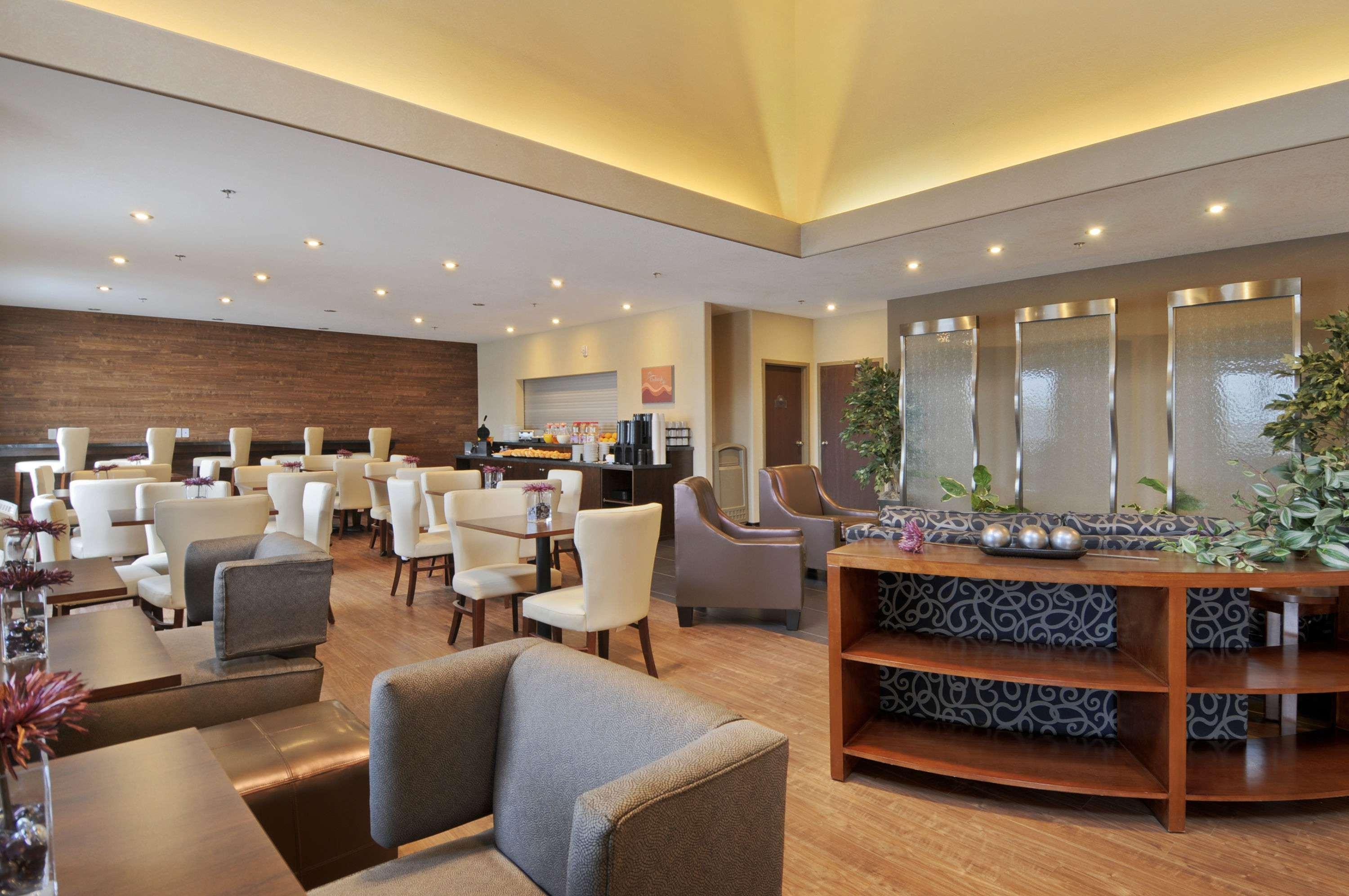Days Inn By Wyndham Regina Airport West Restaurang bild